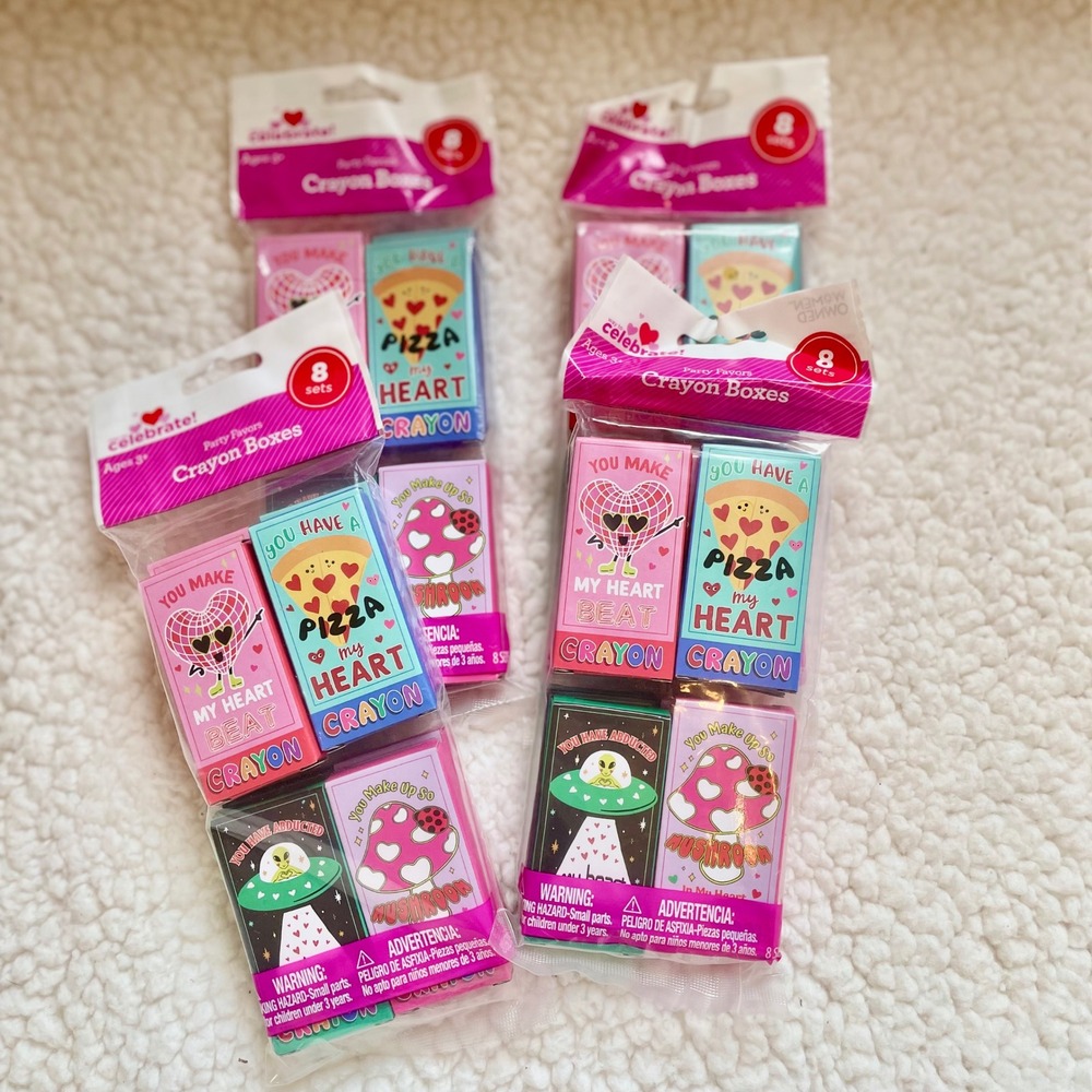 Way to Celebrate‎ Valentines Crayon Boxes Party Favors 4 Packs 32 Sets Total NEW